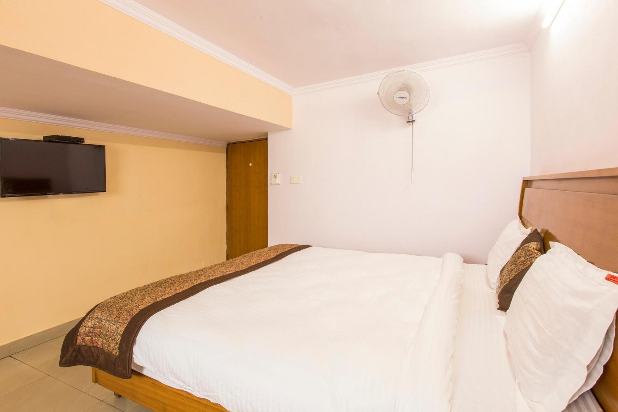 Hotel O Hotel Landmark Inn Дели Экстерьер фото