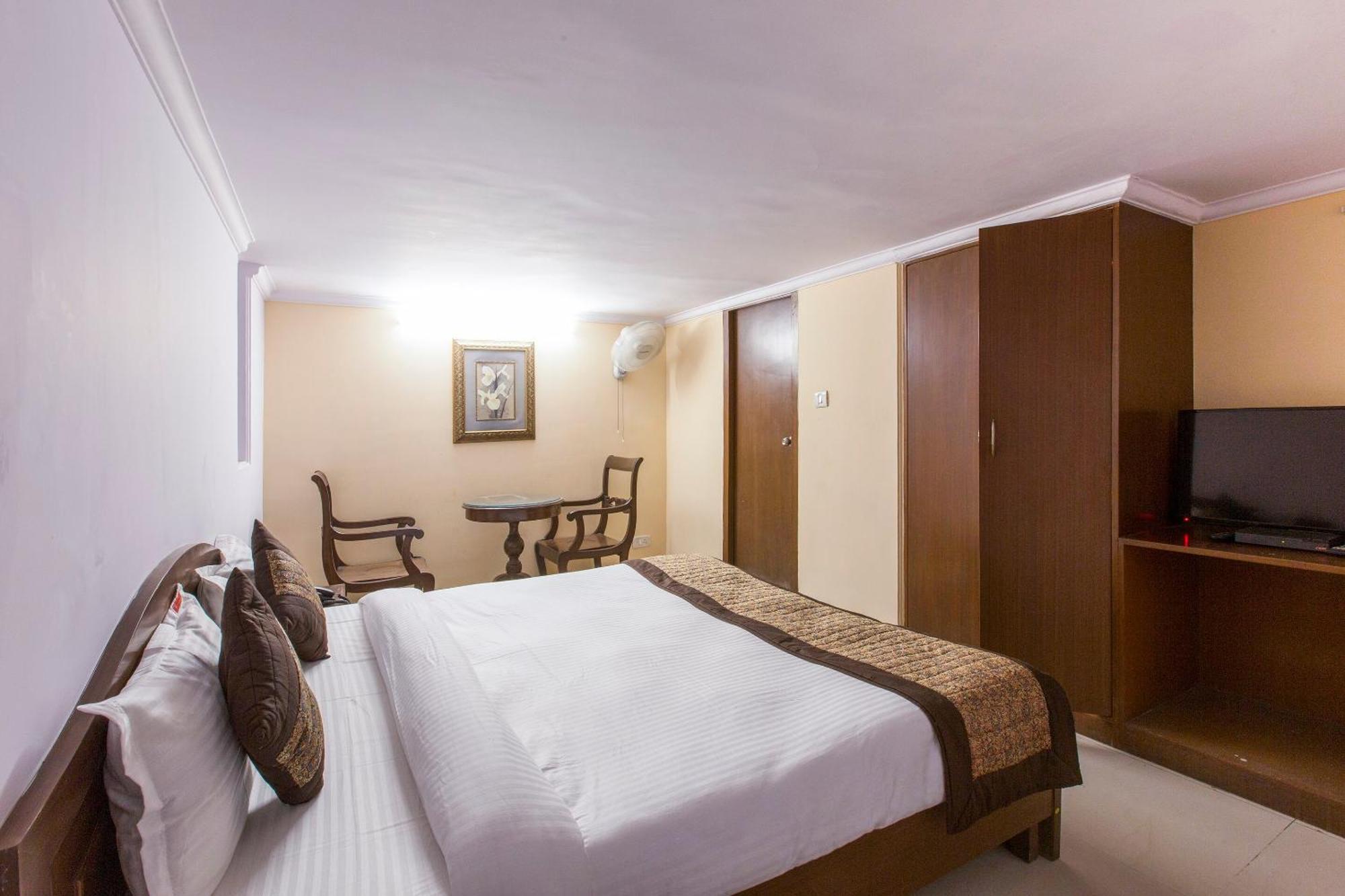 Hotel O Hotel Landmark Inn Дели Экстерьер фото