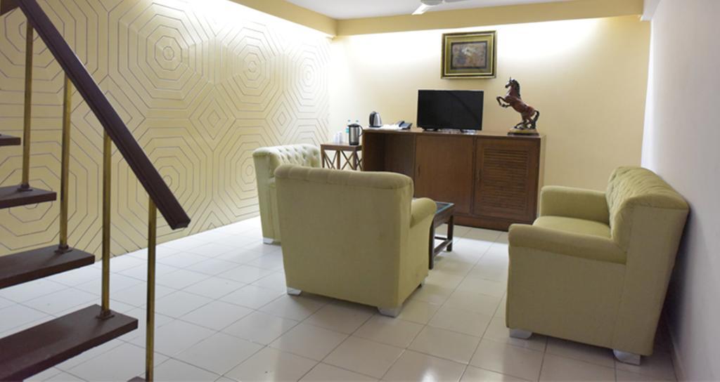 Hotel O Hotel Landmark Inn Дели Экстерьер фото