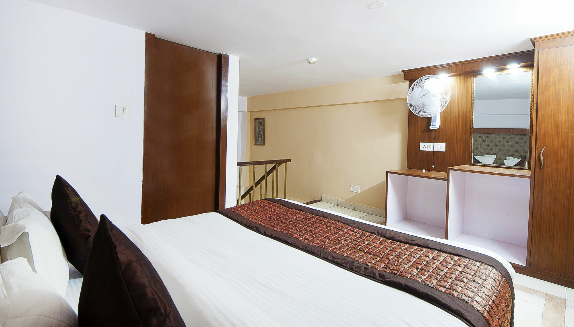 Hotel O Hotel Landmark Inn Дели Экстерьер фото